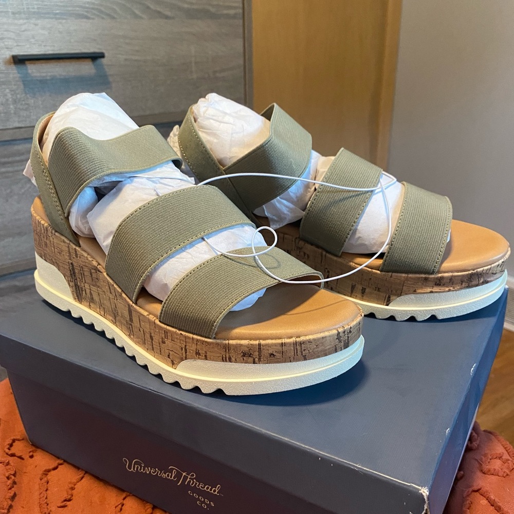 Olive Universal Thread Sandals